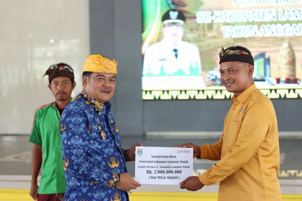 Pemkab Lamteng Berikan Hibah Rp 2 Miliar Untuk 100 Pengurus Rumah Ibadah Umat Hindu