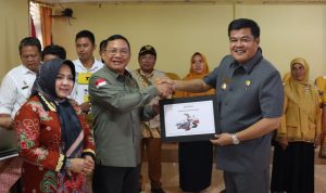 Bupati Musa Ahmad Hadiri Rakor Sekaligus Pemberian Bantuan Hansprayer Kepada Kelompok Tani