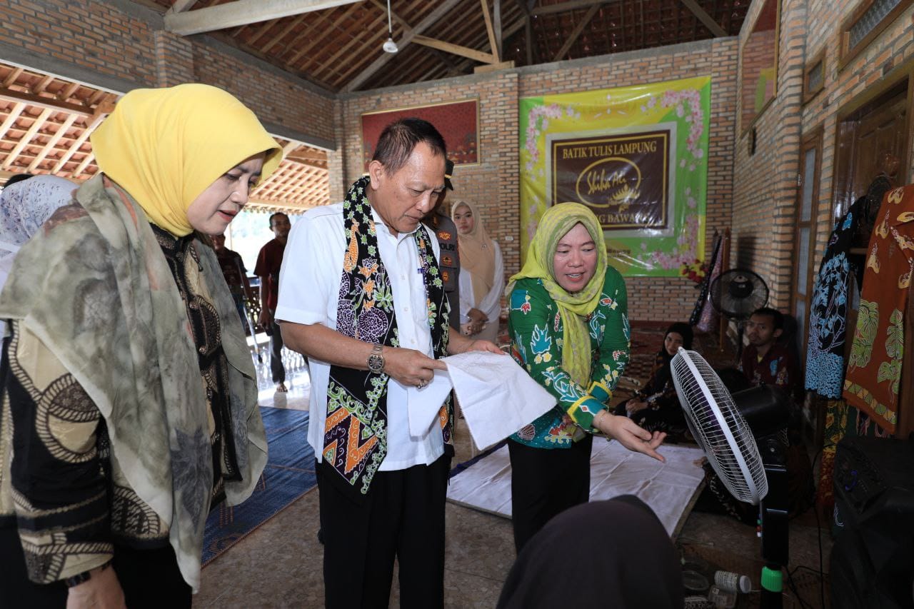 Kunjungi Batik Tulis Shiha Ali, Penawartama Pj. Bupati Tulang Bawang Pancang Strategi Marketing Baru Agar Shiha Ali Unggul di Pasar Batik Domestik Maupun Internasional