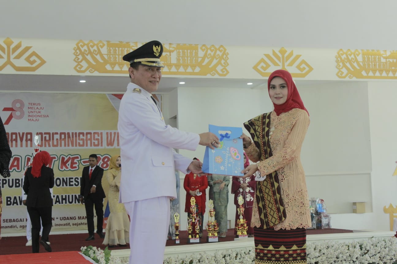 Ketua Tim Pengerak PKK Herlinawti Mengajak Budayak Menjadi Indentitas Bangsa