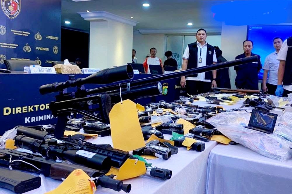 Tangkap 10 Tersangka BB 70 Pucuk Senjata Api Polda Metro Jaya Terus Kembangkan Mengarah Luar Jawa