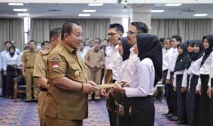 Gubernur Arinal Serahkan Petikan SK PPPK Jabatan Fungsional Guru dan Jabatan Fungsional Teknis