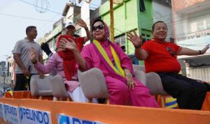 Gelar Kirab Marching Band dan Pawai Kendaraan Hias, Gubernur dan Ketua PDBI Ikuti Pawai Kendaraan