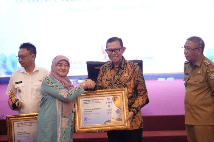 Diwakili Sekdaprov Fahrizal, Gubernur Lampung Menerima Penghargaan BKN Award 2023
