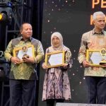 Gubernur Arinal Terima KUR Award 2023 dari Menko Perekonomian
