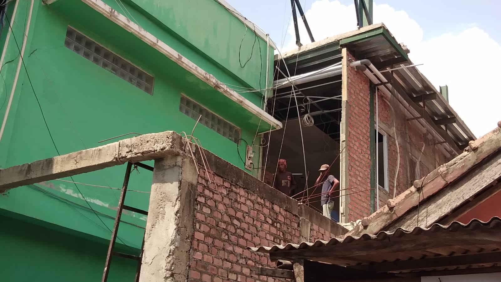 Tidak Memakai Peralatan Yang Memadai, Pembangunan RS. Mitra Mulia Husada Dikeluhkan Menganggu