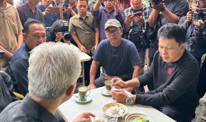 Mingrum Gumay Temani Ngopi Pagi Ganjar Pranowo di Kopi Dunia Hingga Cerita Masalalu Mingrum Gumay Temani Ngopi Pagi Ganjar Pranowo di Kopi Dunia Hingga Cerita Masalalu