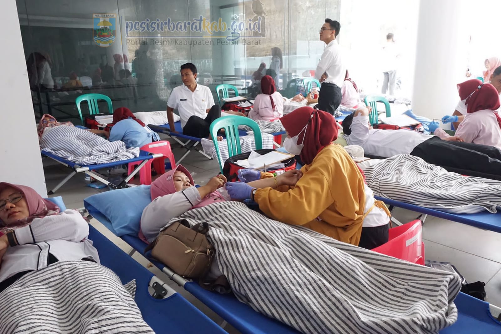 HUT KORPRI KE-52, PEMKAB PESIBAR GELAR DONOR DARAH SUKARELA