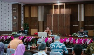 PJ Bupati Tuba Hadiri Rapat Koordinasi di Ruang Kerja Rapat Utama PJ Bupati Tuba Hadiri Rapat Koordinasi di Ruang Kerja Rapat Utama