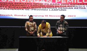 Gubernur Arinal Bersama Ketua KPU dan Ketua Bawaslu Tanda Tangani NPHD Pilkada 2024 Gubernur Arinal Bersama Ketua KPU dan Ketua Bawaslu Tanda Tangani NPHD Pilkada 2024