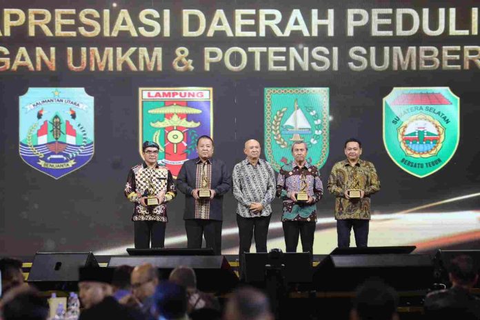 Gubernur Arinal Raih Penghargaan Daerah Peduli Pengembangan UMKM dan Potensi Sumber Daya Lokal