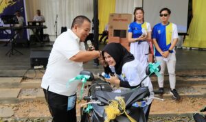 Hari Bhakti PUPR ke-78, Gubernur Arinal Bersama 2000 Pelari Turut Memeriahkan “PU Lampung Run 5K” Hari Bhakti PUPR ke-78, Gubernur Arinal Bersama 2000 Pelari Turut Memeriahkan “PU Lampung Run 5K”