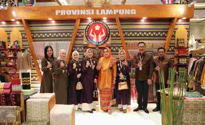 Stand Dekranasda Lampung Juara 1 Pameran Kriya Nusa 2023