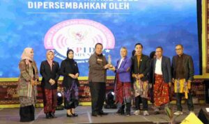 Gubernur Arinal Djunaidi Raih Anugerah KPID Lampung Award 2023
