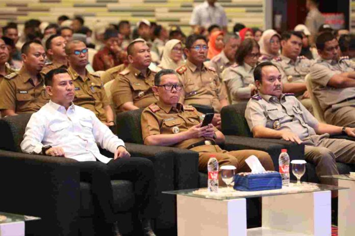 Sekdaprov Fahrizal Ikuti Penyerahan Sertifikat Hak Atas Tanah dan Launching Sertifikat Elektronik