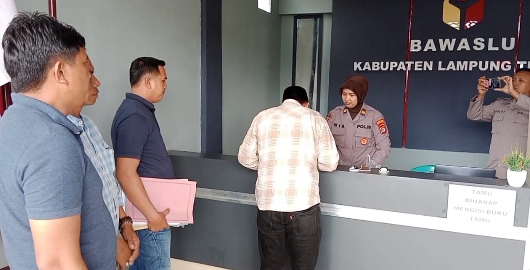 Datangi Bawaslu Lamteng, Tim Relawan Sandi Pertanyakan Indikasi Kecurangan Kampung Purworejo