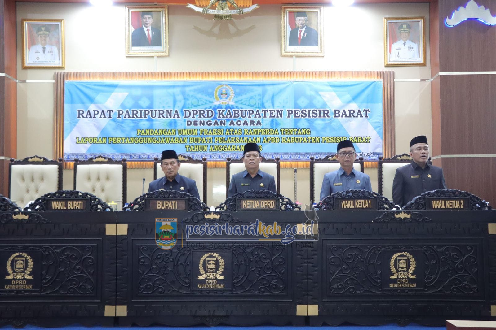 DPRD Pesibar Gelar Rapat Paripurna Dengan Agenda Pandangan Umum Fraksi Atas Ranperda Pertanggung Jawaban Bupati, Pelaksanaan APBD Tahun 2023.