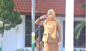 Wakili Bupati Lamteng, Dr. Candra Puashati Pimpin Apel Mingguan Wakili Bupati Lamteng, Dr. Candra Puashati Pimpin Apel Mingguan