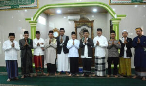 Pj Sekda Lamteng Laksanakan Shalat Idul Adha di Masjid Syuhada Gunung Sugih Pj Sekda Lamteng Laksanakan Shalat Idul Adha di Masjid Syuhada Gunung Sugih