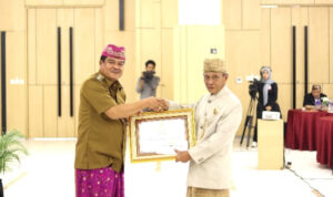 Bupati Musa ahmad Beri Penghargaan kepada Tokoh Tokoh Ada Lampung Tengah