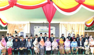 Bunda Paud Lamteng Mardiana Musa Ahmad Hadiri Pelepasan Santri Ponpes Miftahul Huda Bunda Paud Lamteng Mardiana Musa Ahmad Hadiri Pelepasan Santri Ponpes Miftahul Huda