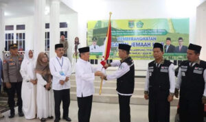 Kusuma Riyadi Melepaskan Calon Jamaah Haji Kloter 23 Asal Kabupaten Lamteng