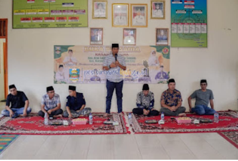 Kadis Kominfotiksan Sekaligus Ketua Karang Taruna Pesibar Safari Ramadhan di Balai Pekon Lintik Kecamatan Krui Selatan