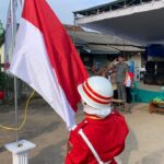 Bak Petugas Pengibar Bendera Istana, Warga Perumahan Bumi Permai Laksanakan Upacara HUT Republik Indonesia ke-79