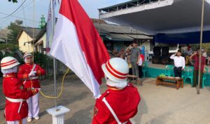 Bak Petugas Pengibar Bendera Istana, Warga Perumahan Bumi Permai Laksanakan Upacara HUT Republik Indonesia ke-79