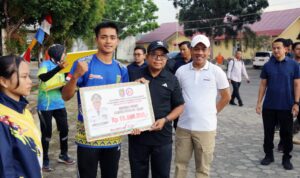 Pj. Gubernur Samsudin Beri Penghargaan kepada Atlet dan Pelatih Berprestasi Peraih Medali Popnas XVI Tahun 2023 di Sumatera Selatan