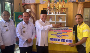 Dinas Perindustrian Lamteng Salurkan Bantuan Alat Kepada Pelaku IKM