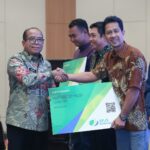 Pj. Gubernur Samsudin Luncurkan Jamsostek untuk 18.612 Pekerja Rentan Melalui Dana Bagi Hasil Sawit bagi 5 Kabupaten di Provinsi Lampung Pj. Gubernur Samsudin Luncurkan Jamsostek untuk 18.612 Pekerja Rentan Melalui Dana Bagi Hasil Sawit bagi 5 Kabupaten di Provinsi Lampung