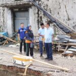 Pemkab Pesibar Tinjau Kerusakan Kuala Stabas Akibat Gelombang Tinggi