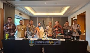 Bupati Agus Istiql Pimpin Upacara Hut PGRI dan Hari Guru Ke -79