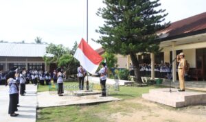 Bupati Agus Istiql Pimpin Upacara Hut PGRI dan Hari Guru Ke -79