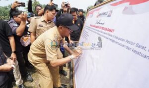 AGUS ISTIQLAL HADIRI DEKLARASI KAMPANYE PILKADA DAMAI DI LAPANGAN LABUHAN JUKUNG