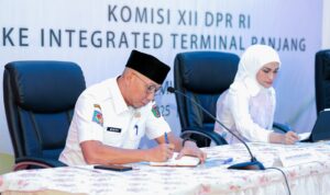 Gubernur Mirza Terima Kunjungan Kerja Spesifik Komisi XII DPR RI dalam Rangka Monitoring Kesiapan PT. Pertamina Patra Niaga dalam Menghadapi Hari Raya Idul Fitri 2025 Gubernur Mirza Terima Kunjungan Kerja Spesifik Komisi XII DPR RI dalam Rangka Monitoring Kesiapan PT. Pertamina Patra Niaga dalam Menghadapi Hari Raya Idul Fitri 2025