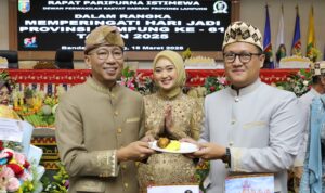 Rapat Paripurna Istimewa HUT Lampung ke-61 Berlangsung Penuh Semangat Kebersamaan, Gubernur Mirza Motivasi Seluruh Komponen Masyarakat Wujudkan Visi “Bersama Lampung Maju Menuju Indonesia Emas” Rapat Paripurna Istimewa HUT Lampung ke-61 Berlangsung Penuh Semangat Kebersamaan, Gubernur Mirza Motivasi Seluruh Komponen Masyarakat Wujudkan Visi “Bersama Lampung Maju Menuju Indonesia Emas”