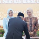 Gubernur Mirza Kukuhkan Purnama Wulan Sari sebagai Bunda PAUD dan Bunda Literasi Provinsi Lampung dan Jihan Nurlela sebagai Duta Baca Provinsi Lampung