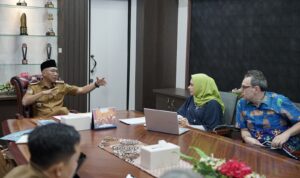 Gubernur Mirza dan Wagub Jihan Nurlela Terima Kunjungan Jajaran Pimpinan Perusahaan SUS Environment Ci., Ltd., yang Bakal Mengolah Sampah di TPA Tanjungsari Natar dan TPA Bakung Menjadi Energi Ramah Lingkungan Gubernur Mirza dan Wagub Jihan Nurlela Terima Kunjungan Jajaran Pimpinan Perusahaan SUS Environment Ci., Ltd., yang Bakal Mengolah Sampah di TPA Tanjungsari Natar dan TPA Bakung Menjadi Energi Ramah Lingkungan