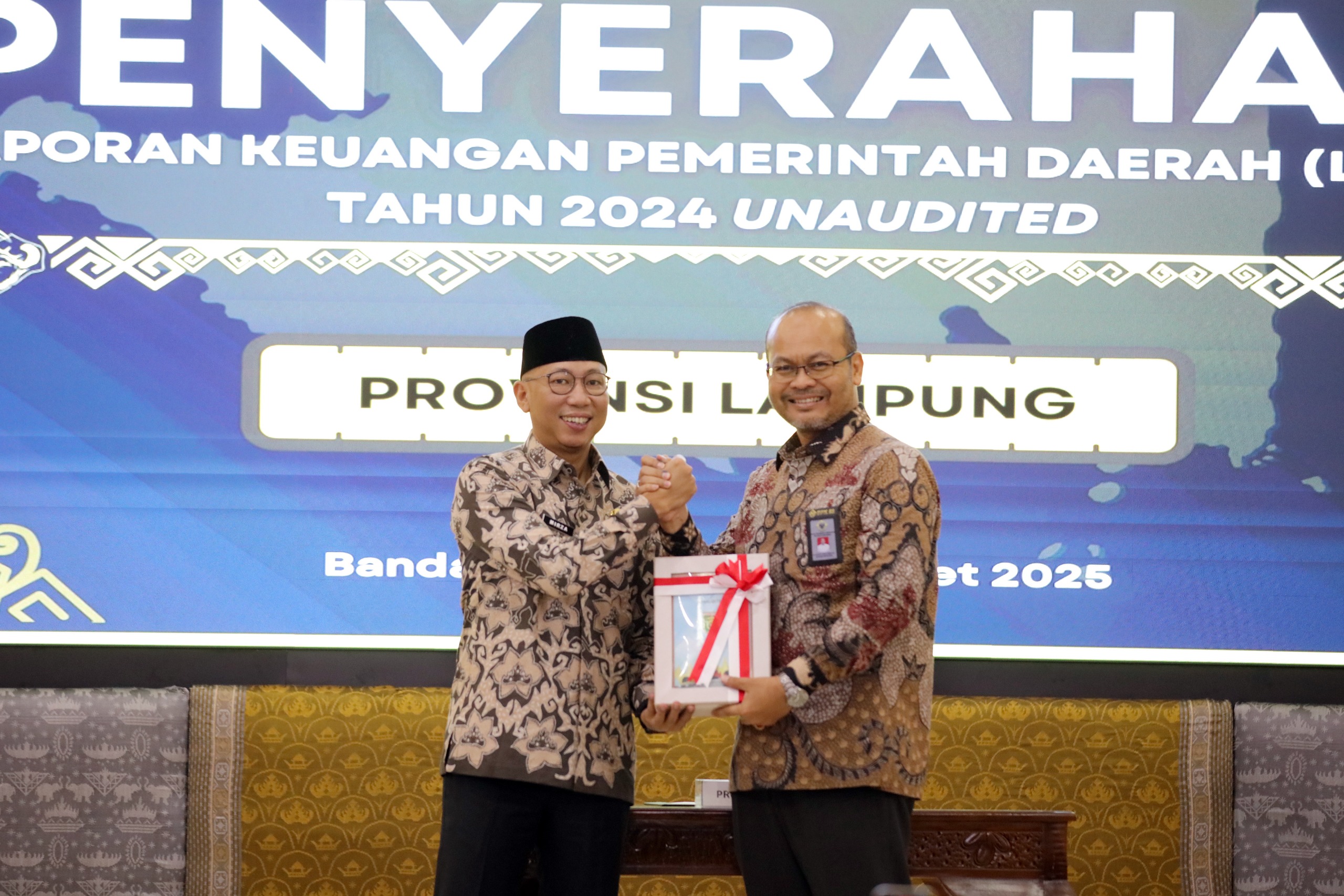 Gubernur Mirza Serahkan LKPD Unaudited Tahun Anggaran 2024 kepada BPK-RI Perwakilan Lampung untuk Mendukung Kelancaran Proses Audit Sesuai Ketentuan Perundang-undangan