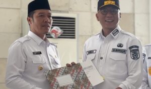 PEMKAB PESISIR BARAT HIBAHKAN TANAH DAN GEDUNG SAMSAT UNTUK TINGKATKAN PELAYANAN PUBLIK PEMKAB PESISIR BARAT HIBAHKAN TANAH DAN GEDUNG SAMSAT UNTUK TINGKATKAN PELAYANAN PUBLIK
