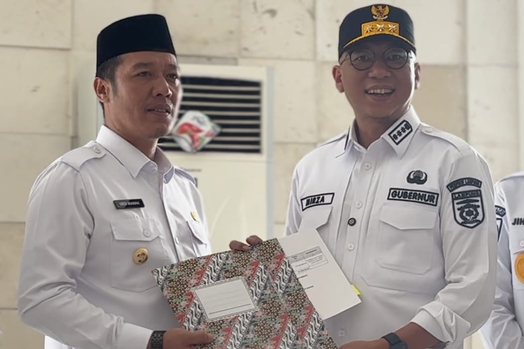 PEMKAB PESISIR BARAT HIBAHKAN TANAH DAN GEDUNG SAMSAT UNTUK TINGKATKAN PELAYANAN PUBLIK