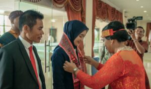 Wagub Jihan Nurlela Hadiri Pelantikan Pengurus Kerukunan Masyarakat Batak Lampung Periode 2025–2030 Wagub Jihan Nurlela Hadiri Pelantikan Pengurus Kerukunan Masyarakat Batak Lampung Periode 2025–2030