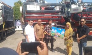 Tiga Unit Bantuan Alat Pemotong Padi Dari Pemerintah Pusat Dikawal Oleh Anggota DPR/MPR RI ke-Mesuji Lampung