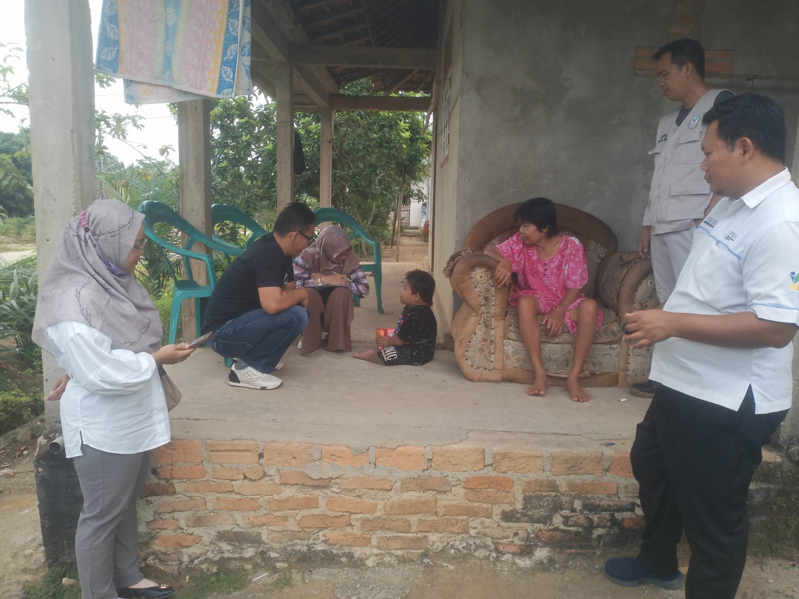 Marhakim, S.P Dampingi Dian Dwi Nuraini, terkait anak lumpuh ditalang batu Mesuji Lampung.