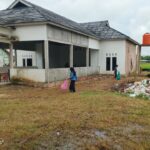 USAI ACARA KEMERDEKAAN, PEMERINTAH DESA TANJUNG MAS MULYA BERSIHKAN BALAI DESA. USAI ACARA KEMERDEKAAN, PEMERINTAH DESA TANJUNG MAS MULYA BERSIHKAN BALAI DESA.