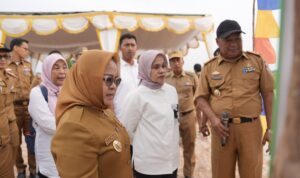 Direktur Jenderal Pemberdayaan Sosial Kementerian Sosial Republik Indonesia, Mira Riyati Kurniasih, Tinjau Desa Sungai Cambai