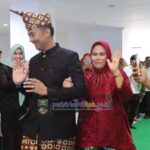 Lestarikan Budaya Lampung, Pemkab Pesisir Barat Gelar Lomba Memakai Sarung Gantung dan Tungkus Lestarikan Budaya Lampung, Pemkab Pesisir Barat Gelar Lomba Memakai Sarung Gantung dan Tungkus