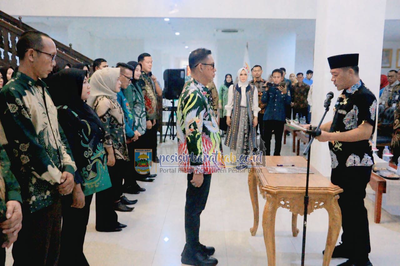 Dedi Irawan Kukuhkan Sanggar Seni Teluk Stabas Periode 2025-2030